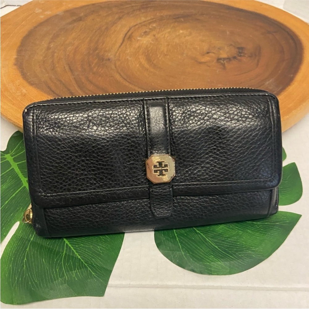 Tory Burch Black Pebbled Leather Continental Wallet with Gold Logo Accent - Picture 2 of 12